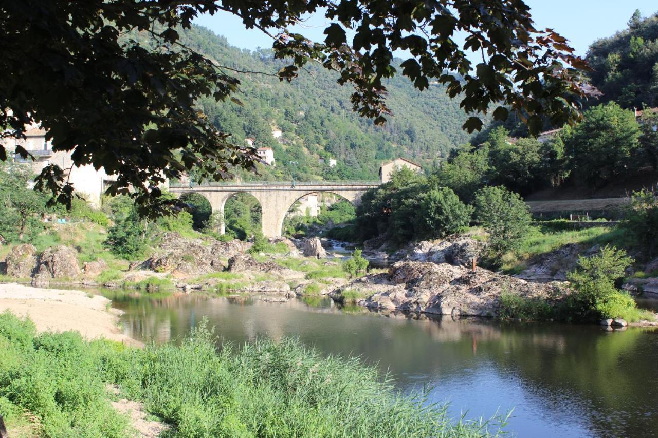La Riveraine Et Les Bicyclettes Saint-Sauveur-de-Montagut Εξωτερικό φωτογραφία